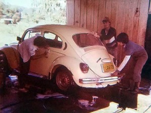 Rolando Valcir Spanholo lava carros junto com os irmãos durante a adolescência em cidade do interior do Rio Grande do Sul (Foto: Rolando Valcir Spanholo/Arquivo Pessoal)